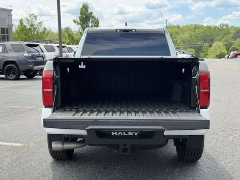 Used 2024 Toyota Tacoma TRD Sport AWD/4WD image 15