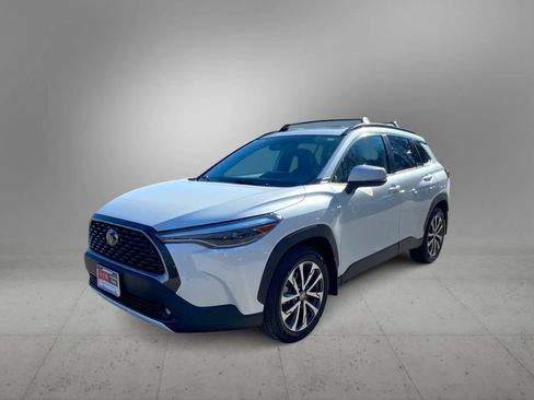 Used 2023 Toyota Corolla Cross XLE w/ Convenience Package image 9