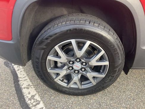Used 2023 GMC Acadia SLT FWD image 11