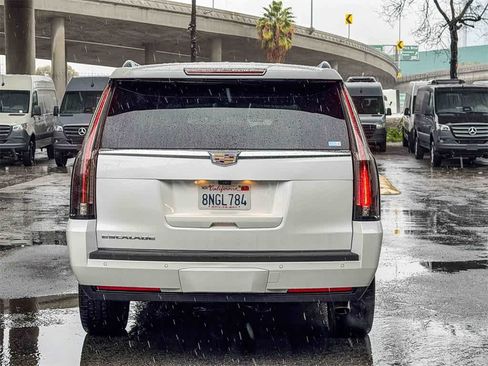 Used 2020 Cadillac Escalade ESV Platinum image 5