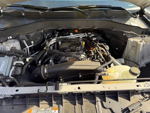 Used 2025 Ford Explorer Active w/ Active Comfort Package image 9