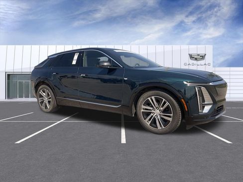 Certified 2024 Cadillac Lyriq Luxury AWD/4WD image 2