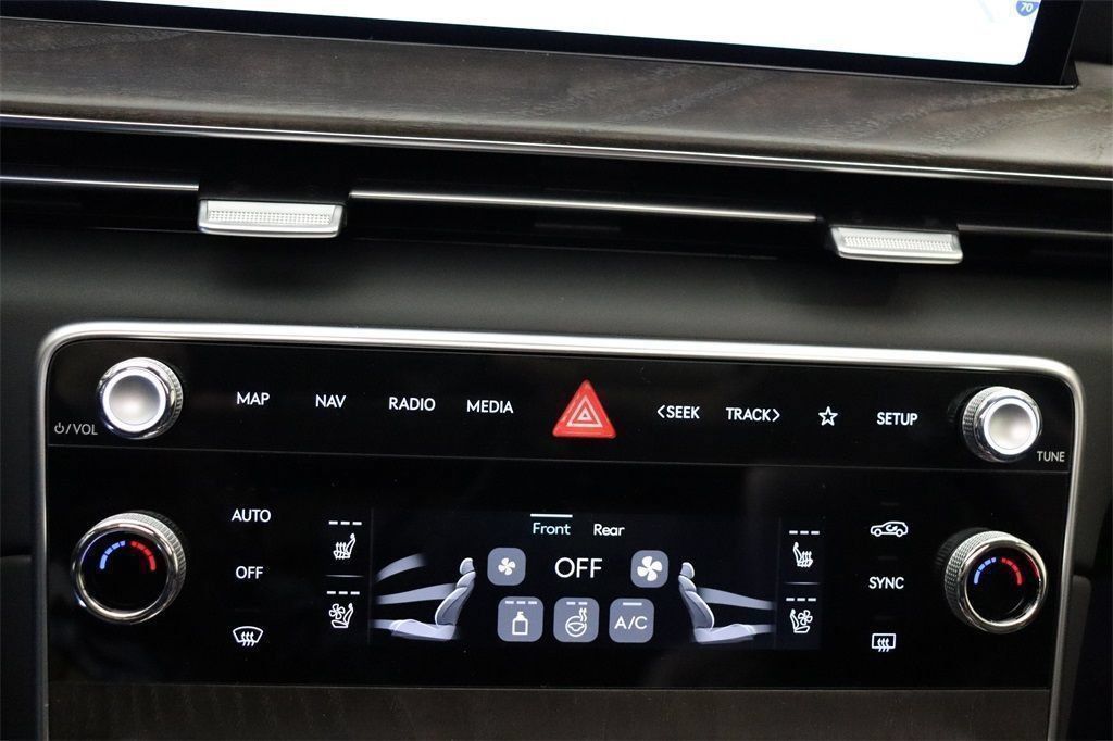 Certified 2025 Genesis GV80 3.5T Prestige AWD/4WD image 23