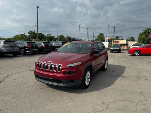 Used 2016 Jeep Cherokee Sport w/ Cold Weather Group FWD image 7