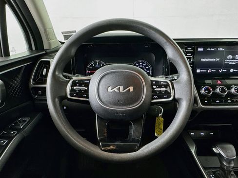 Used 2023 Kia Sorento LX FWD image 11