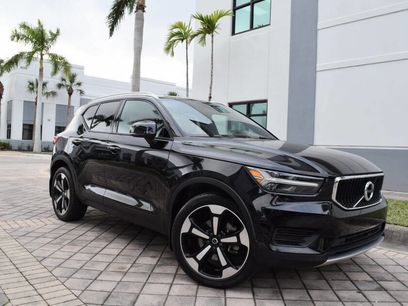 Used 2020 Volvo XC40 T5 Momentum w/ Protection Package Premier