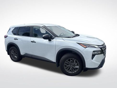 Used 2025 Nissan Rogue S FWD image 3