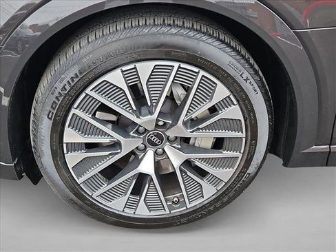 Certified 2024 Audi Q8 e-tron Premium Plus w/ Premium Plus Package image 26