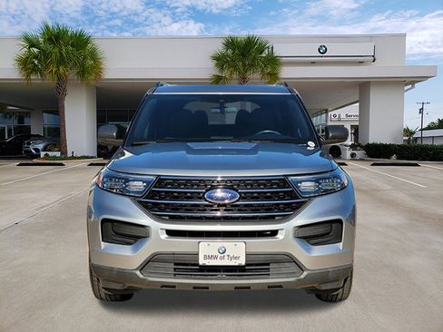 Used 2020 Ford Explorer XLT image 2