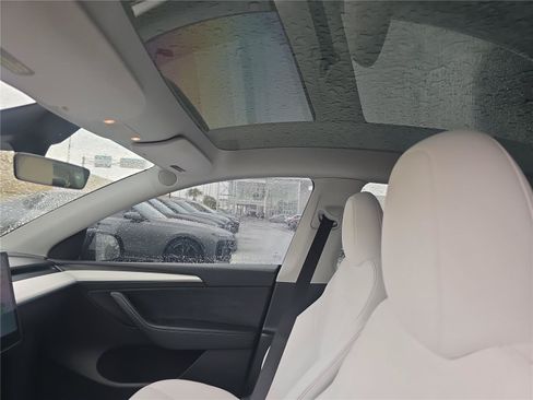 Used 2023 Tesla Model Y Performance AWD/4WD image 23