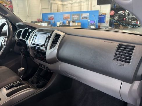 Used 2014 Toyota Tacoma 4x4 Double Cab w/ SR5 Package image 27