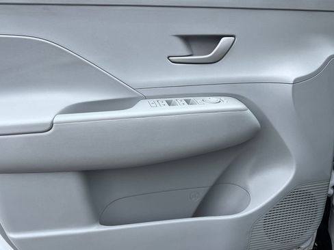 Used 2025 Hyundai Kona SEL image 18