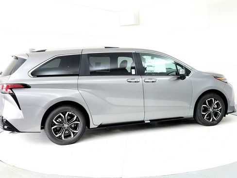 New 2026 Toyota Sienna Platinum AWD/4WD image 6