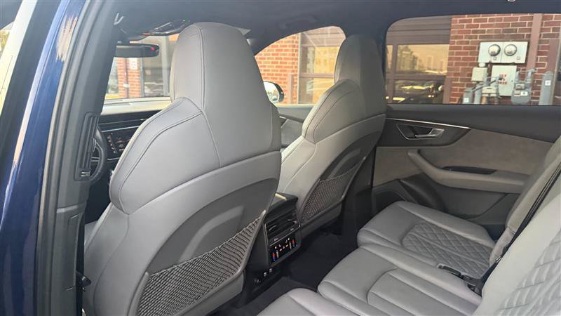 Used 2021 Audi SQ7 Premium Plus w/ Driver Assistance Package AWD/4WD image 22