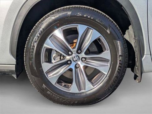 Used 2022 Toyota Highlander XLE image 23