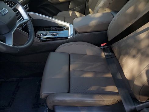 Used 2025 Audi Q5 Premium Plus w/ Premium Plus image 17