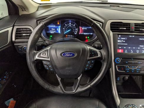 Used 2017 Ford Fusion SE w/ Equipment Group 601A image 10