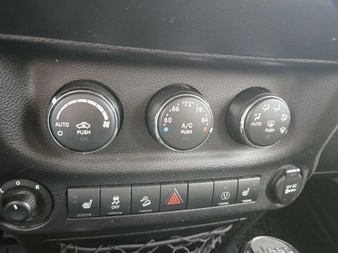 Used 2015 Jeep Wrangler Unlimited Sahara image 30