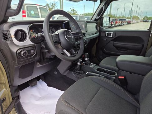 Used 2025 Jeep Wrangler Sport AWD/4WD image 26