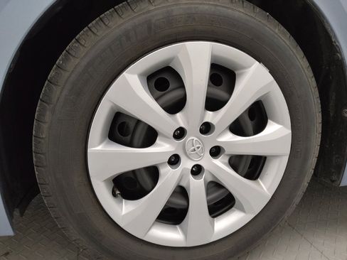 Used 2021 Toyota Corolla LE image 31