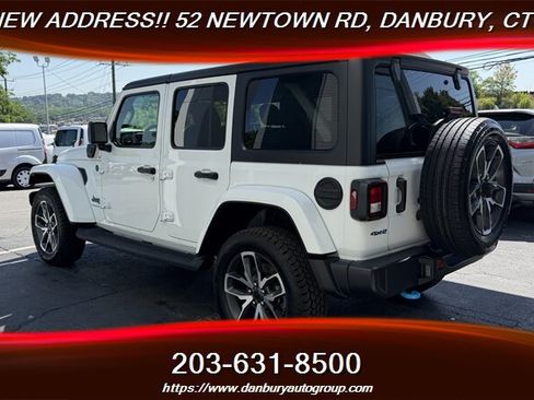 Used 2024 Jeep Wrangler Unlimited w/ Convenience Group AWD/4WD image 3