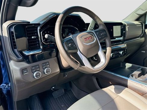 Used 2024 GMC Sierra 2500 SLT w/ SLT Premium Package image 9