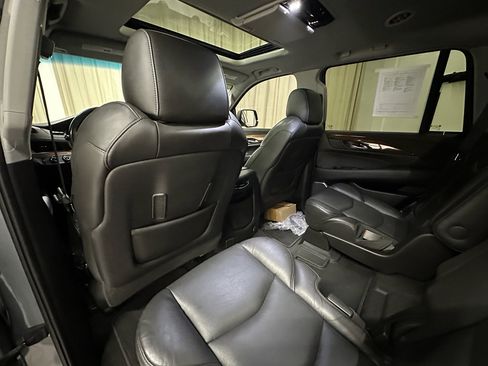 Used 2020 Cadillac Escalade Luxury image 28