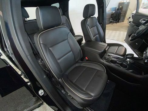Certified 2023 Chevrolet Traverse Premier w/ Redline Edition AWD/4WD image 15