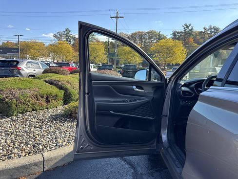 Used 2019 Hyundai Santa Fe Limited image 11