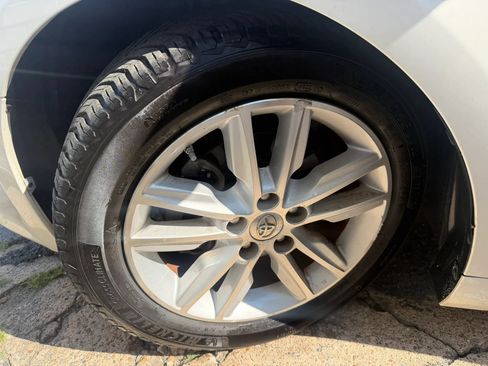 Used 2013 Toyota Avalon XLE Premium FWD image 25