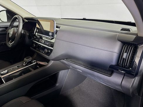 New 2025 Nissan Pathfinder SV w/ Black Appearance Package image 29