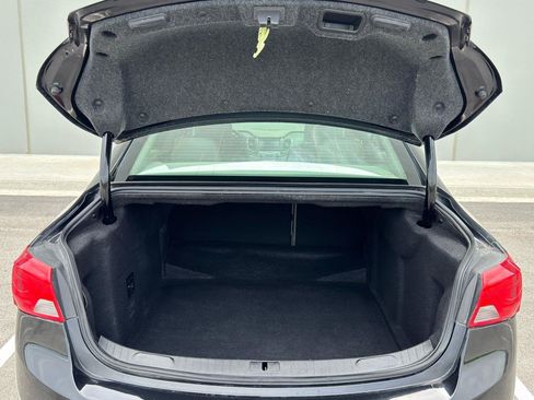 Used 2019 Chevrolet Impala LT FWD image 5