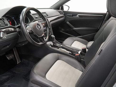 Used 2018 Volkswagen Passat 3.6 image 16