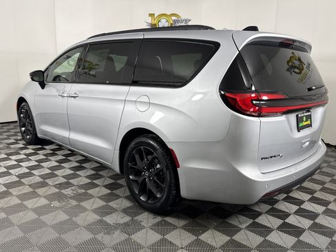 New 2026 Chrysler Pacifica Select w/ S Appearance Package image 5