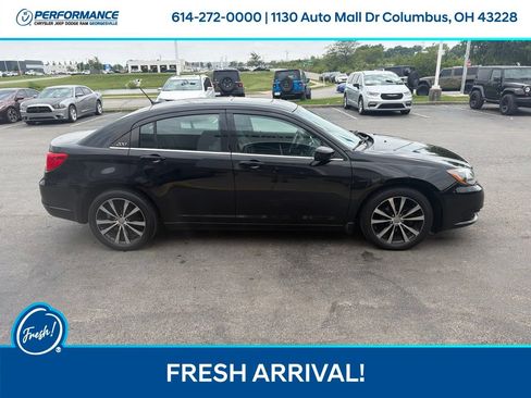 Used 2013 Chrysler 200 Touring w/ Cold Weather Group FWD image 3