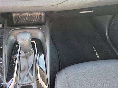 Used 2022 Toyota Corolla LE FWD image 12