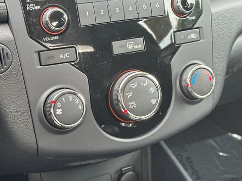 Used 2011 Kia Forte Koup EX image 18