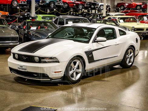 Used 2010 Ford Mustang GT RWD image 31