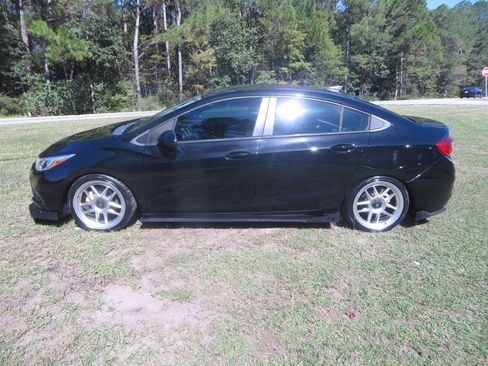 Used 2018 Chevrolet Cruze LS image 1