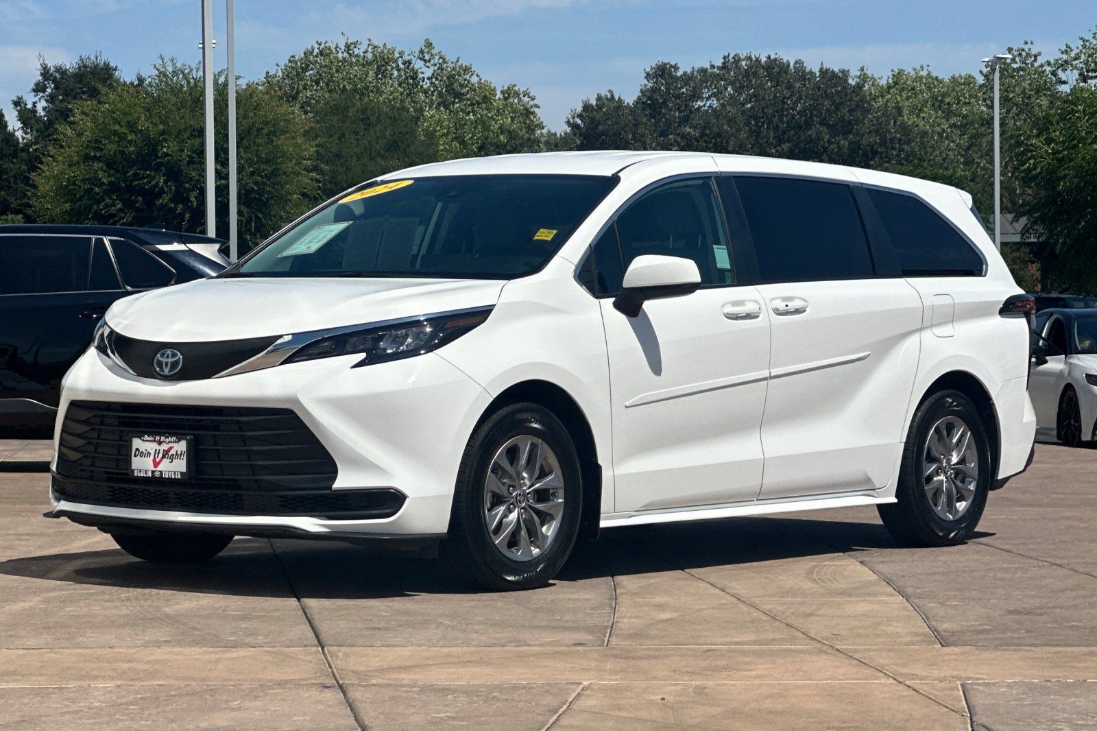 Certified 2024 Toyota Sienna LE AWD/4WD image 10