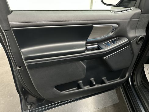 Used 2025 Ford Expedition Max Platinum w/ Driver's Package AWD/4WD image 22