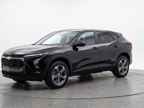 Used 2025 Chevrolet Blazer LT FWD image 3
