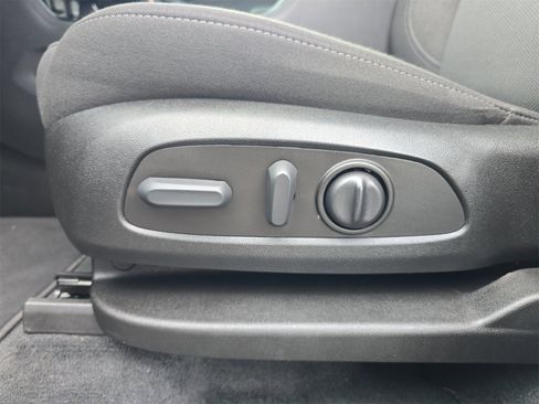 Used 2023 Chevrolet Traverse LT w/ Rear Camera Mirror Package image 16