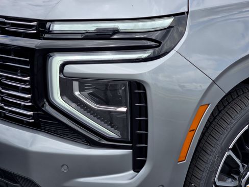 New 2026 Chevrolet Suburban High Country AWD/4WD image 6