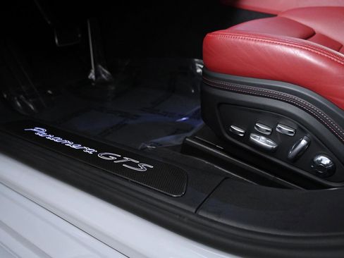 Used 2020 Porsche Panamera GTS image 34