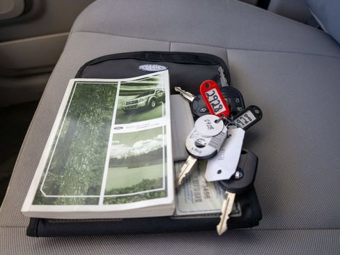 Used 2011 Ford Escape 2WD Hybrid image 25