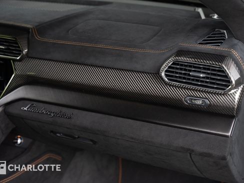 Used 2021 Lamborghini Urus AWD/4WD image 35