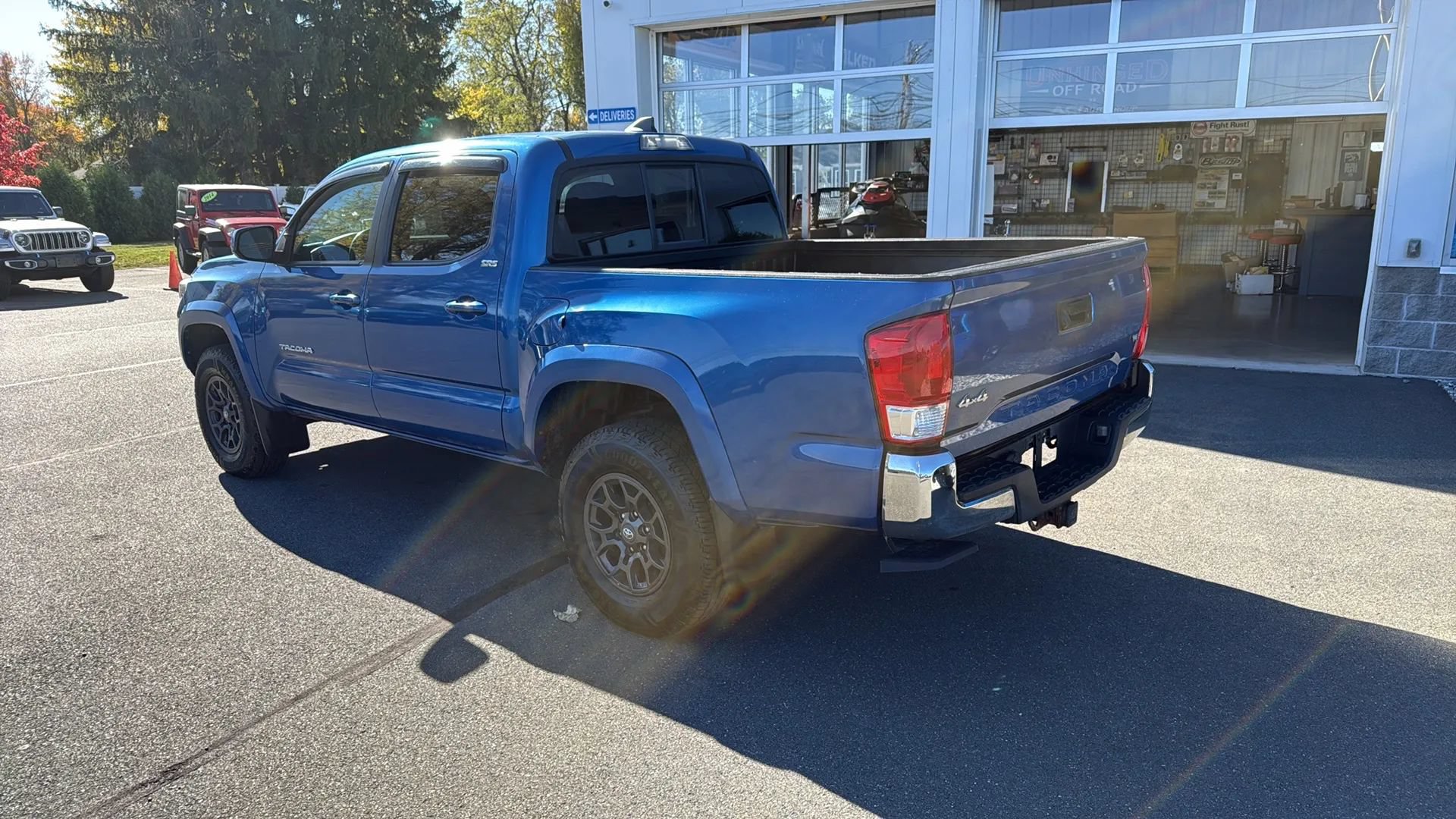 Used 2017 Toyota Tacoma SR5 w/ Tow Package AWD/4WD image 11