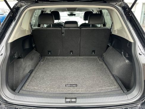 Used 2023 Volkswagen Tiguan SE AWD/4WD image 25