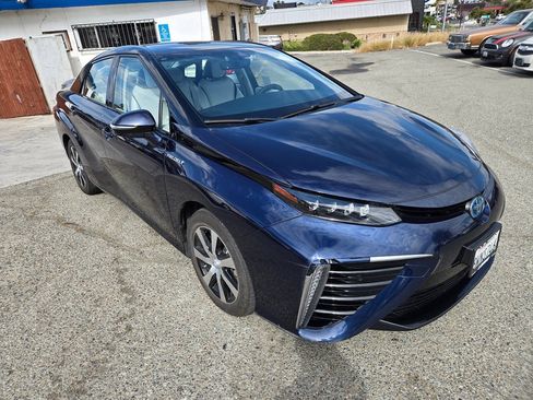 Used 2018 Toyota Mirai FWD image 10